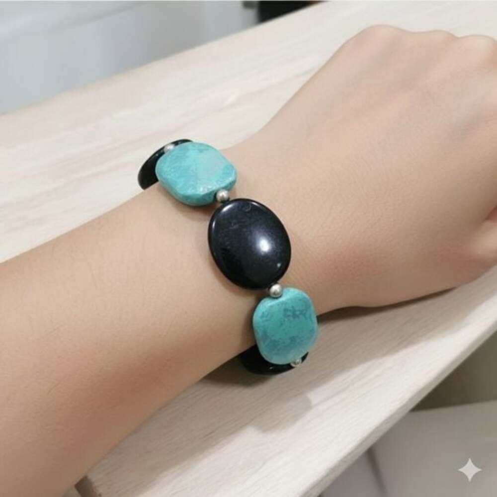 Turquoise and Black bead bracelet